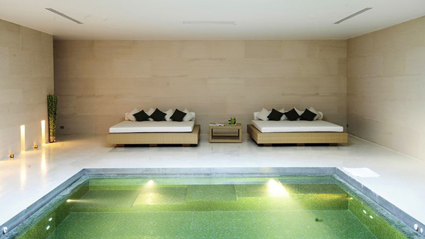 indoor-pool-lounge, καθιστικό εσωτερικής πισίνας, μίνιμαλ καθιστικό spa