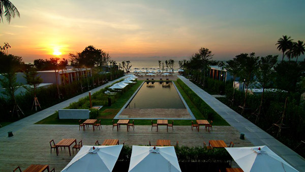 resort-overview-ocean-view-sunset, πανοραμική θέα θάλασσας, καθιστικό ξενοδοχείου, πισίνα ξενοδοχεείου, κήποι ξενοδοχείου
