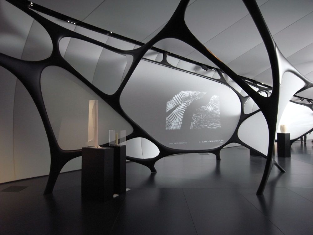Το περίπτερο Chanel, σχεδιασμένο απο τη Zaha Hadid
