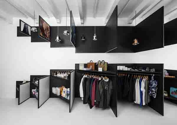 shop 03-2, μαύρα πλαίσια διακόσμησης, διακόσμηση καταστήματος, κρεμαστά μαύρα πάνελ